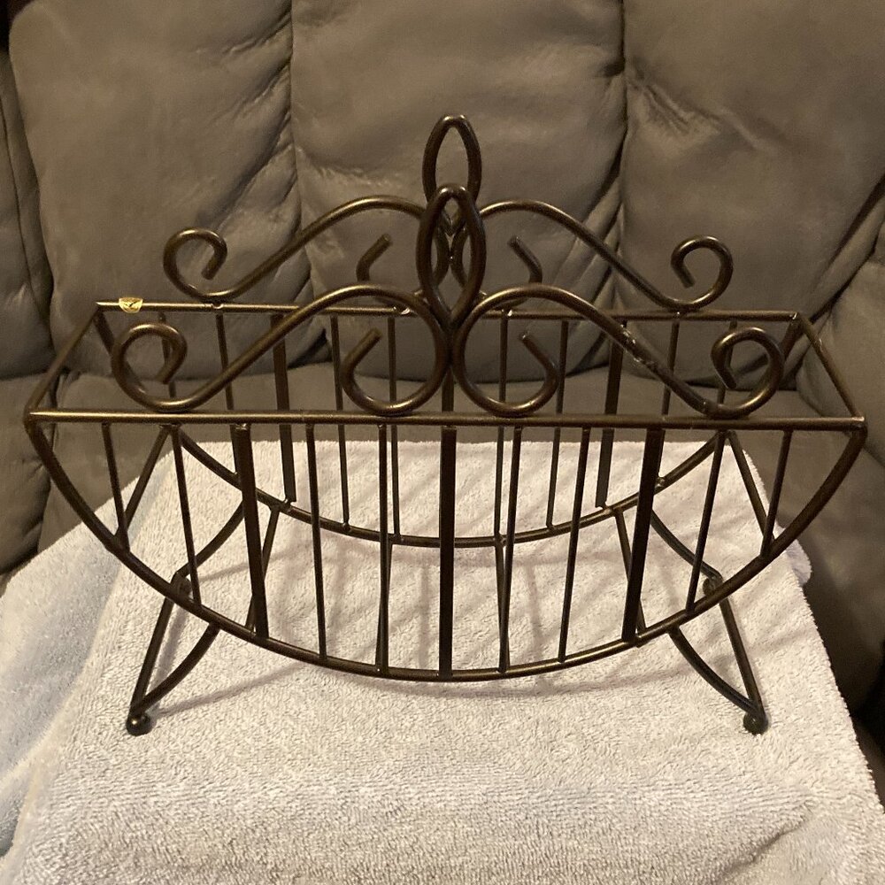 SOUTHERN LIVING AT Home Black Wrought Iron Magazine Rack/Wall Shelf-11" W-EUC